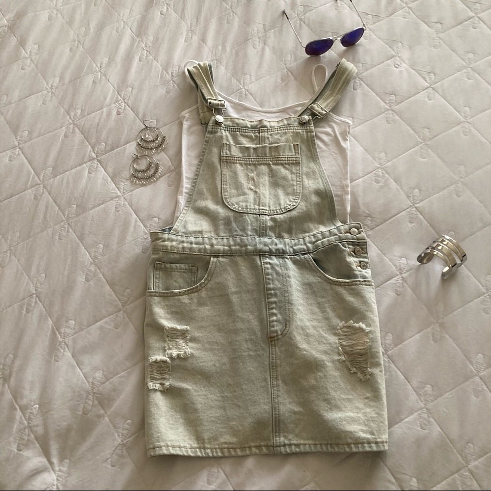 Light wash overall skirt NWOT size medium